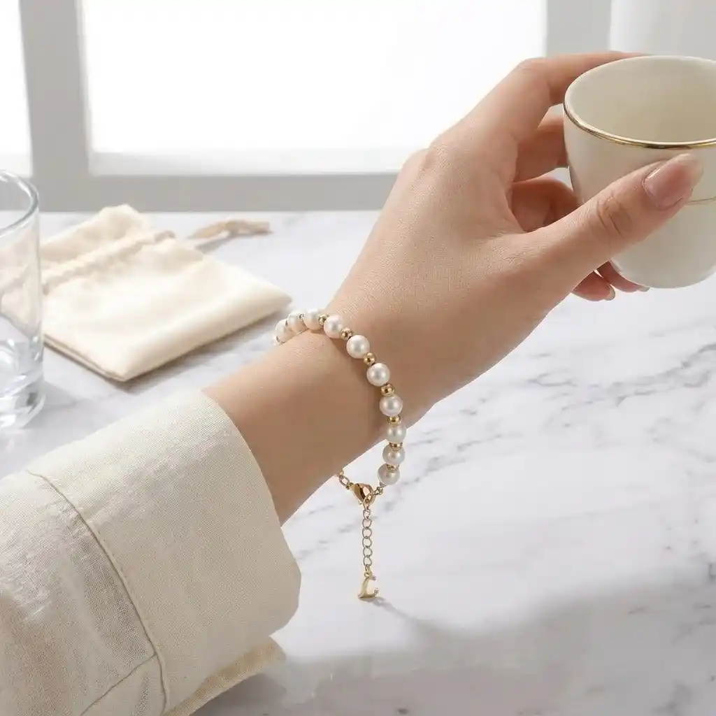 Pulseras en perlas B02350G para mujer con cadena en acero inoxidable y enchape de oro 18k