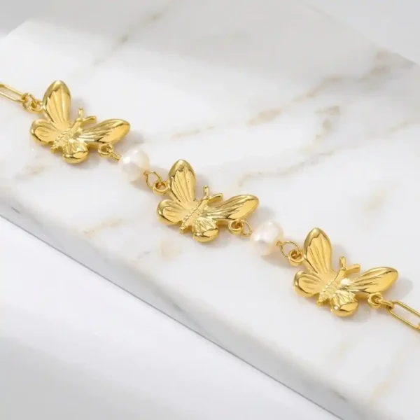 Pulseras de moda con fina cadena de eslabones con mariposas ornamentales y perlas decorativas con baño de oro 18k de acero inoxidable