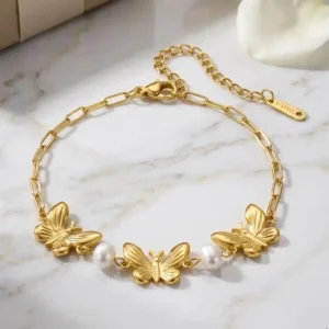 Pulseras para mujer de moda con fina cadena delgada con detalles de mariposas ornamentales y pequeñas perlas blancas decorativas con baño de oro 18k de acero inoxidable