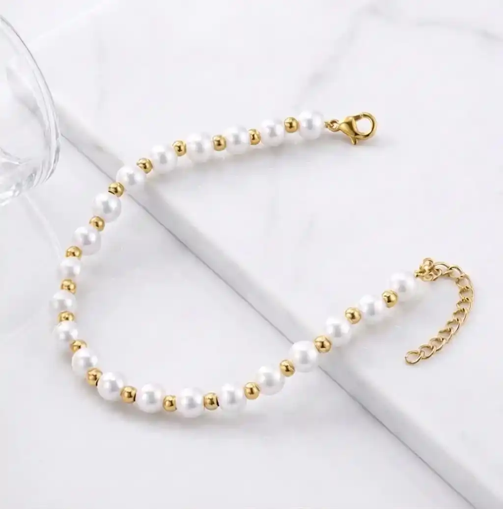 Pulsera perlas blancas para mujeres con cadena en acero inoxidable y recubrimiento de oro 18k